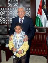 الرئيس يستقبل الطفل محمد الشيخ المشارك في مسابقة المواهب العربية.