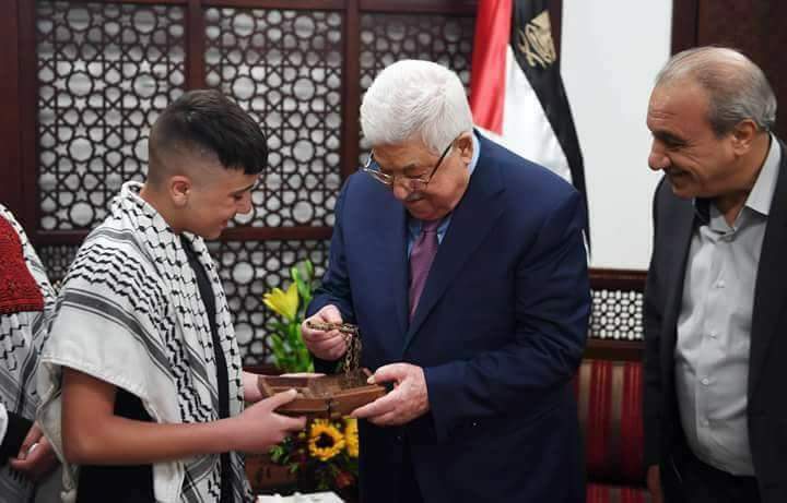 السيد الرئيس يستقبل الشبل المحرر من سجون الاحتلال عبدالرؤوف البلعاوي