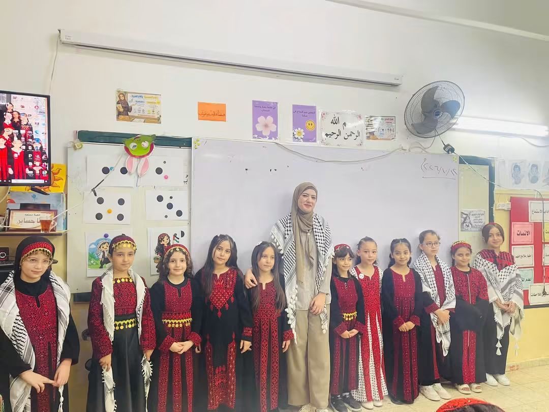 مؤسسة الأشبال والزهرات تُنفّذ فعالية صندوق جدّتي التراثية في مدرسة بنات الإسراء في اقليم قلقيلية