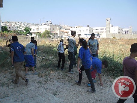 أشبال وزهرات المخيمات الصيفية ينفذون حملة للعمل التطوعي في مخيماتهم 