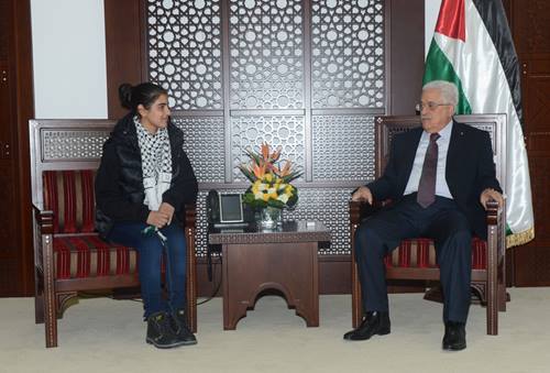 الرئيس يستقبل الأسيرة المحررة الطفلة ملاك الخطيب.